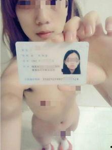 大学生看视频的照片,大学生看视频的瞬间